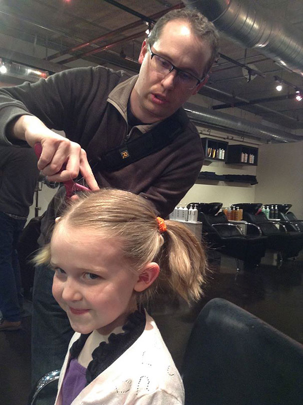 Hair Salon Teaches Dads How To Do Their Daughters' Hair By Offering Beer