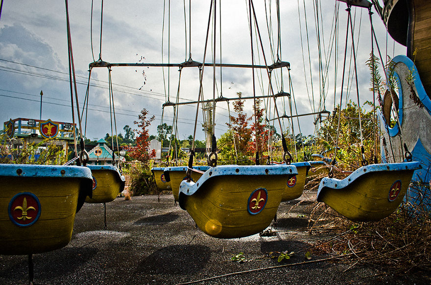 This Abandoned Theme Park In Japan Will Give You Chills