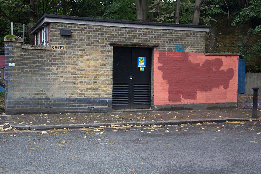 red-wall-graffiti-experiment-london-mobstr-curious-frontier-15