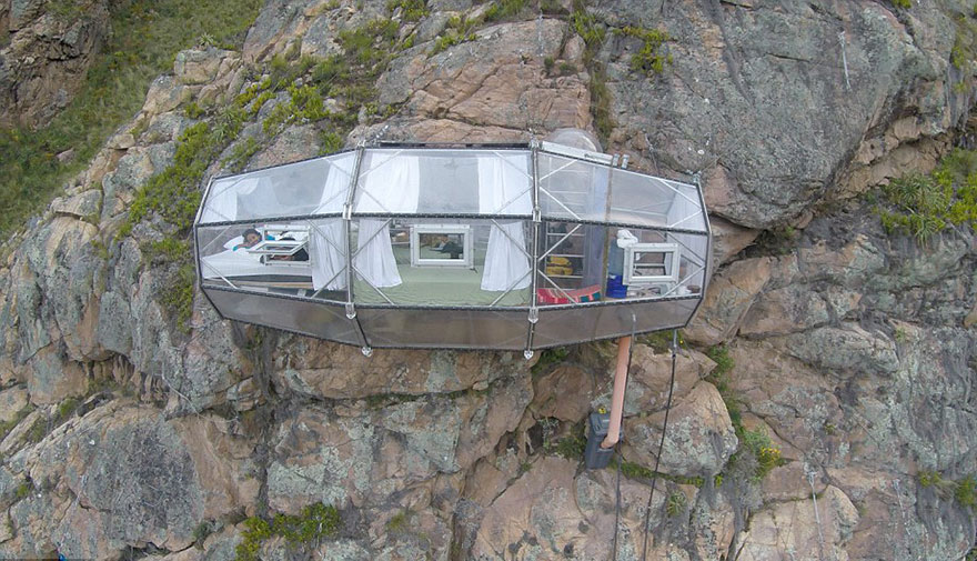 scary-see-through-suspended-pod-hotel-peru-sacred-valley-2