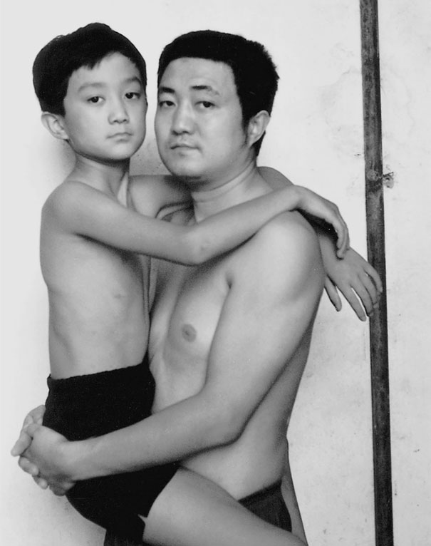 Father And Son Took The Same Picture For 28 Years - Until The Last One