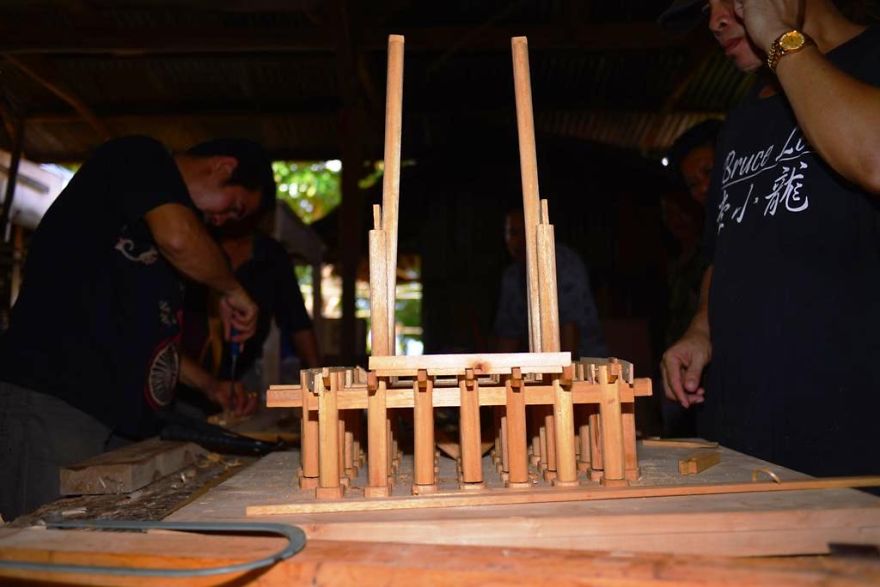 Making Omo Hada Miniature - Nias Traditional House