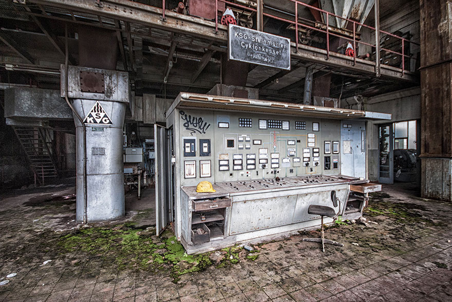 I Capture The Beauty Of Abandoned Places Before Nature Reclaims Them Forever