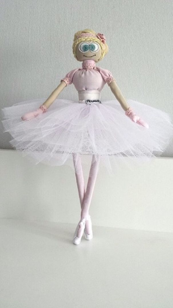 Artist Makes Dolls To Wish People Well