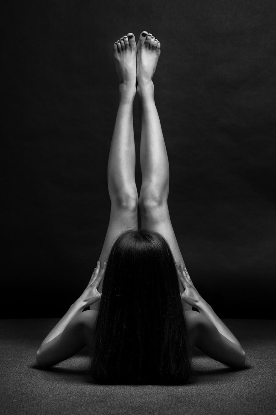 Russian Photographer Captures The Beauty Of Women's Bodies With B&W 'Bodyscapes'