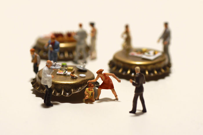 Japanese Artist Creates Fun Miniature Dioramas Every Day For 5 Years