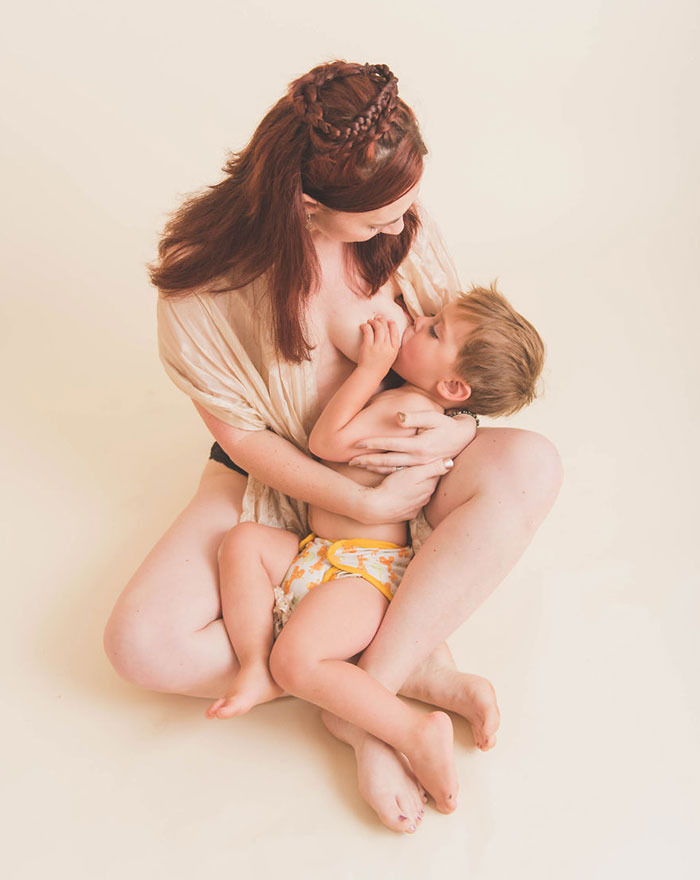 I Photograph Women’s Bodies After They’ve Given Birth To Show What Motherhood Really Looks Like
