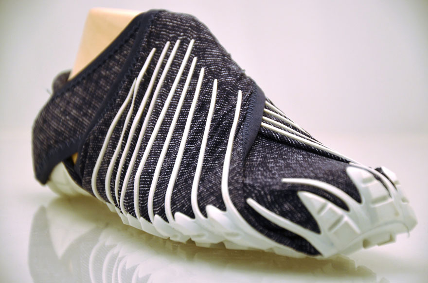 Japanese-Inspired Shoes That Wrap Around Your Feet