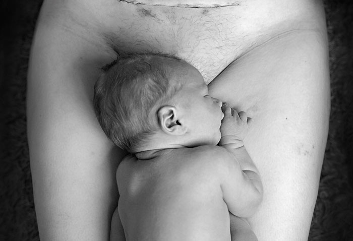 Photo Of Baby Lying Next To Mom’s C-Section Scar Shows Us What Mothers Go Through