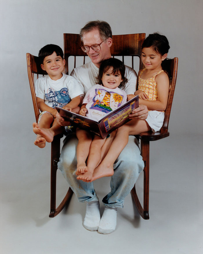 Dad Builds Triple Rocking Chair So He Could Read To His 3 Kids