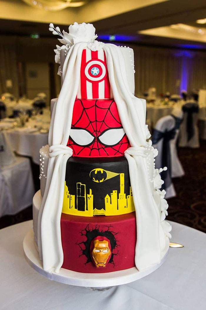 This Couple Had The Best Compromise And Went With A 'Two-Face' Wedding Cake