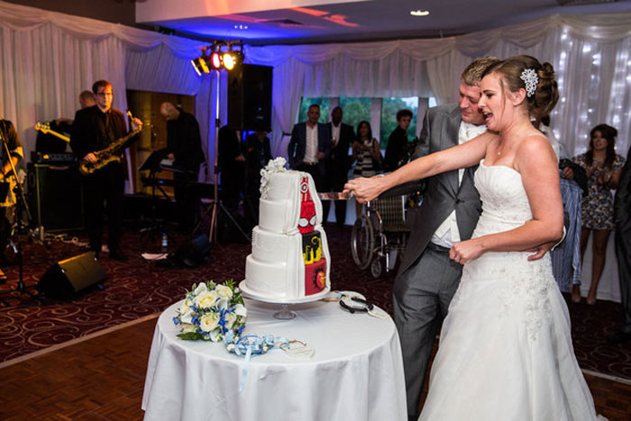 This Couple Had The Best Compromise And Went With A 'Two-Face' Wedding Cake