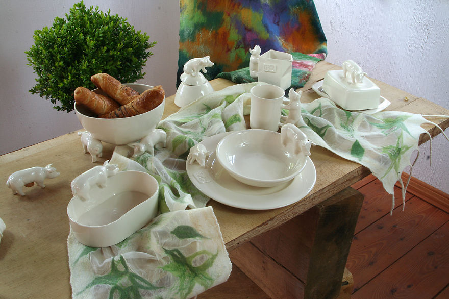 Belinda Creates Amazing ‘country Life’ Porcelain