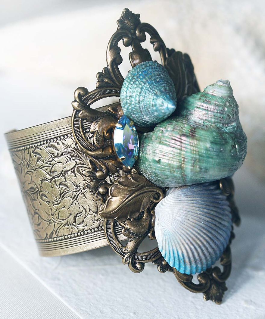 Artist Turns Seashells Into Beautiful Jewelry