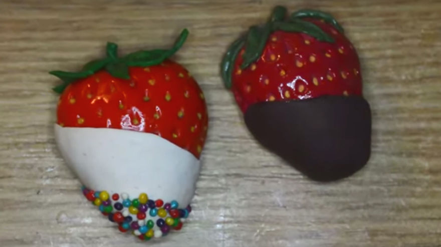How To Make Realistic Strawberry From Polymer Clay (video)