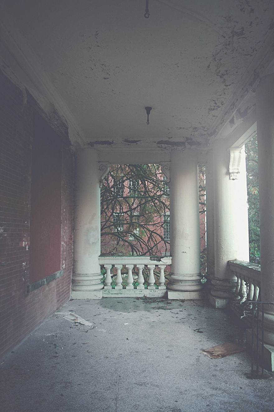 Spine-chilling And Beautiful: Photographs Of An Abandoned Psychiatric Hospital In Coquitlam, Bc