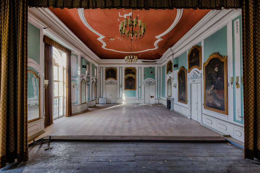 I Search For Abandoned Buildings All Around Europe And Photograph Them