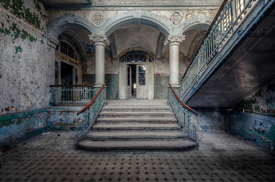 I Search For Abandoned Buildings All Around Europe And Photograph Them