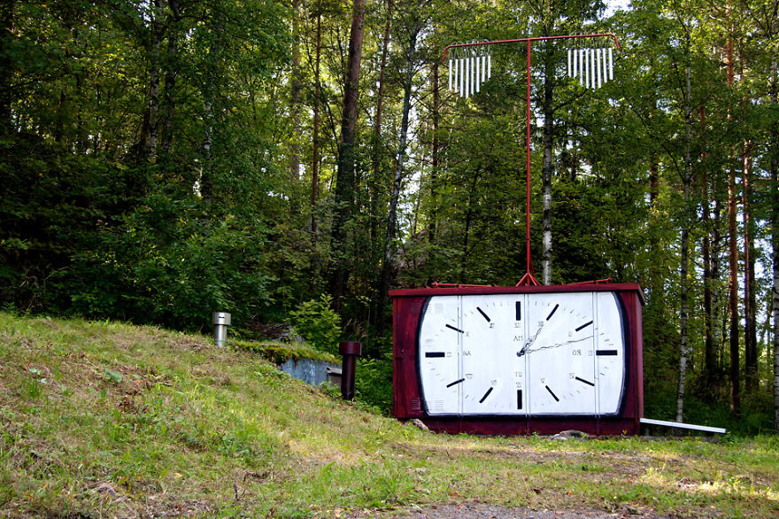 Environmental Art - Huge Sleeping Troll Girl 3d Wall Mural & Alarm Clock With Wind Chimes