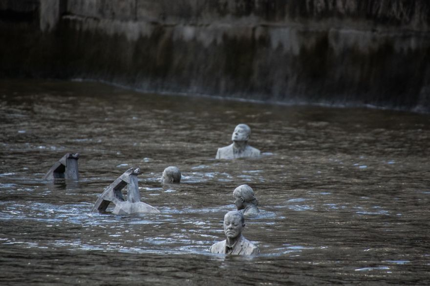 I Sculpted Four Horsemen And Submerged Them In The Thames To Warn Of Climate Change