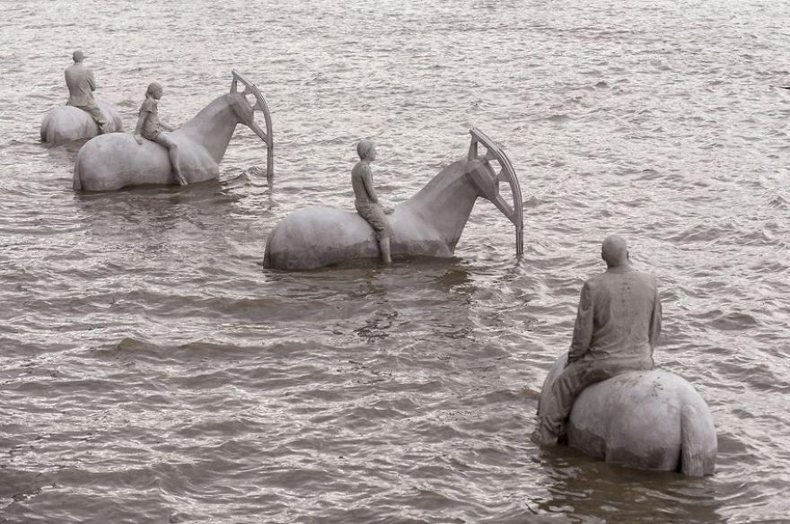I Sculpted Four Horsemen And Submerged Them In The Thames To Warn Of Climate Change