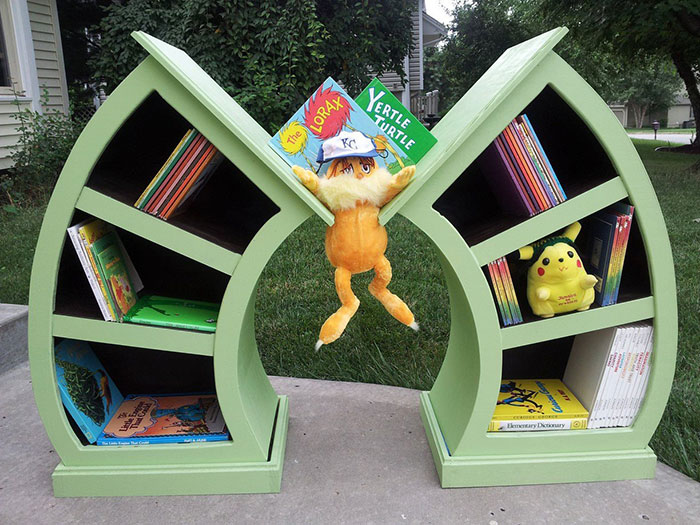 Alice In Wonderland Children's Curved Bookshelf Set