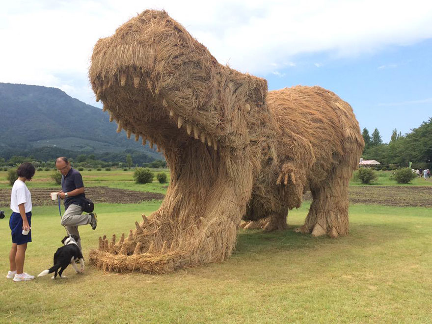 dinosaur-straw-sculptures-wara-art-festival-niigata-japan-1