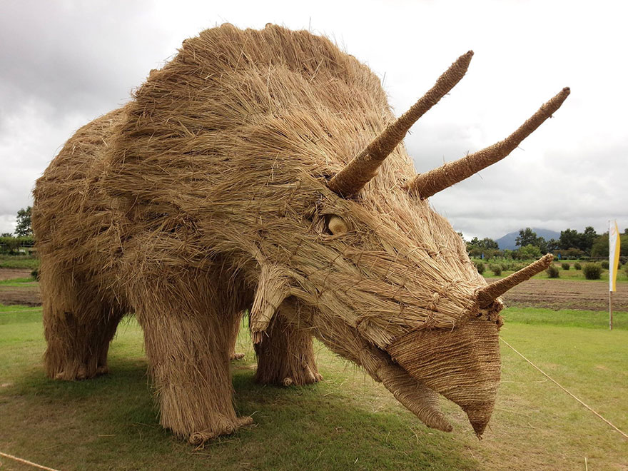 dinosaur-straw-sculptures-wara-art-festival-niigata-japan-2