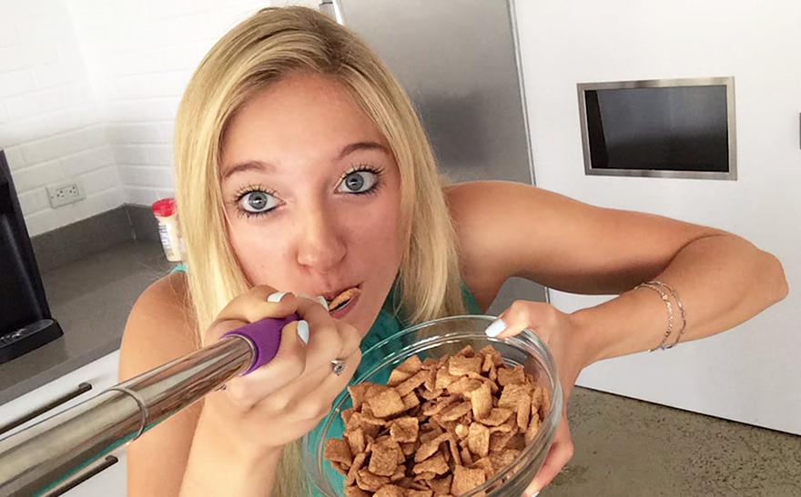 This Selfie Spoon Lets You Take Photos While Eating