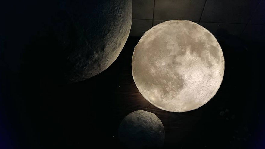 Luna Lamp Brings The Moon Into Your Room