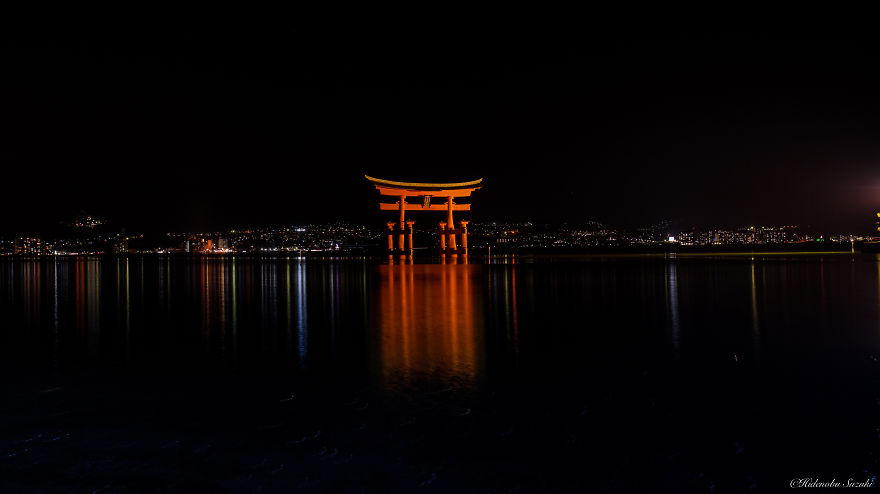 Shrine Floating On The Sea (itsukushima Shrine)