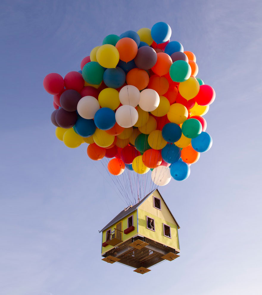 A Team Of Scientists, Engineers, And Two World-Class Balloon Pilots Successfully Launched A House With 300 Weather Balloons