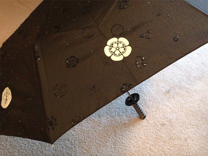 umbrella-reveals-pattern-wet-japan-13