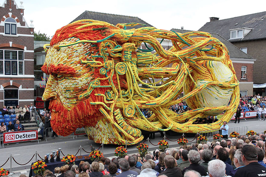 19 Giant Flower Sculptures Honour Van Gogh At World's Largest Flower Parade In The Netherlands