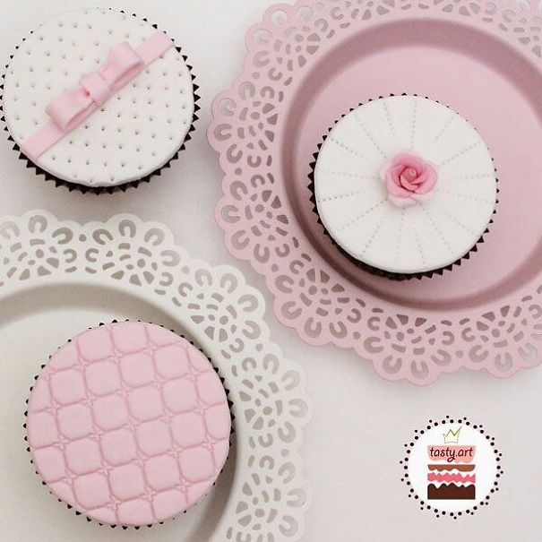 Cupcake With Fondant Designs