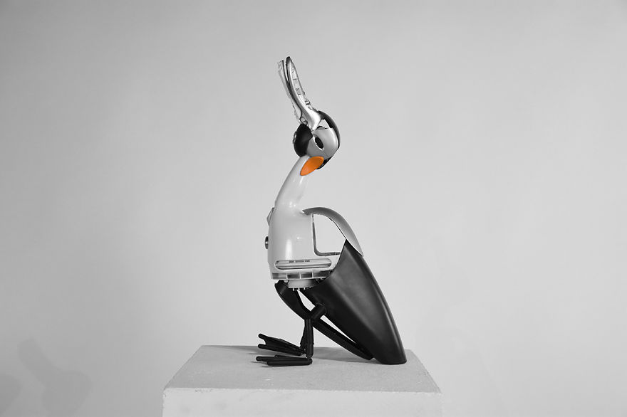 Animaux: I Turn Old, Discarded Electronic Devices Into Animal Sculptures