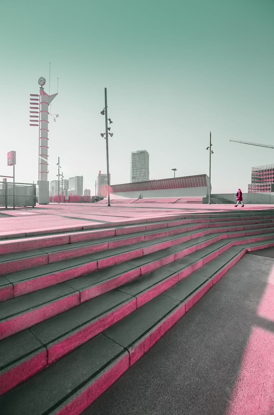 Daily Poetry: Surreal Green &amp; Pink Urban Experience In Barcelona