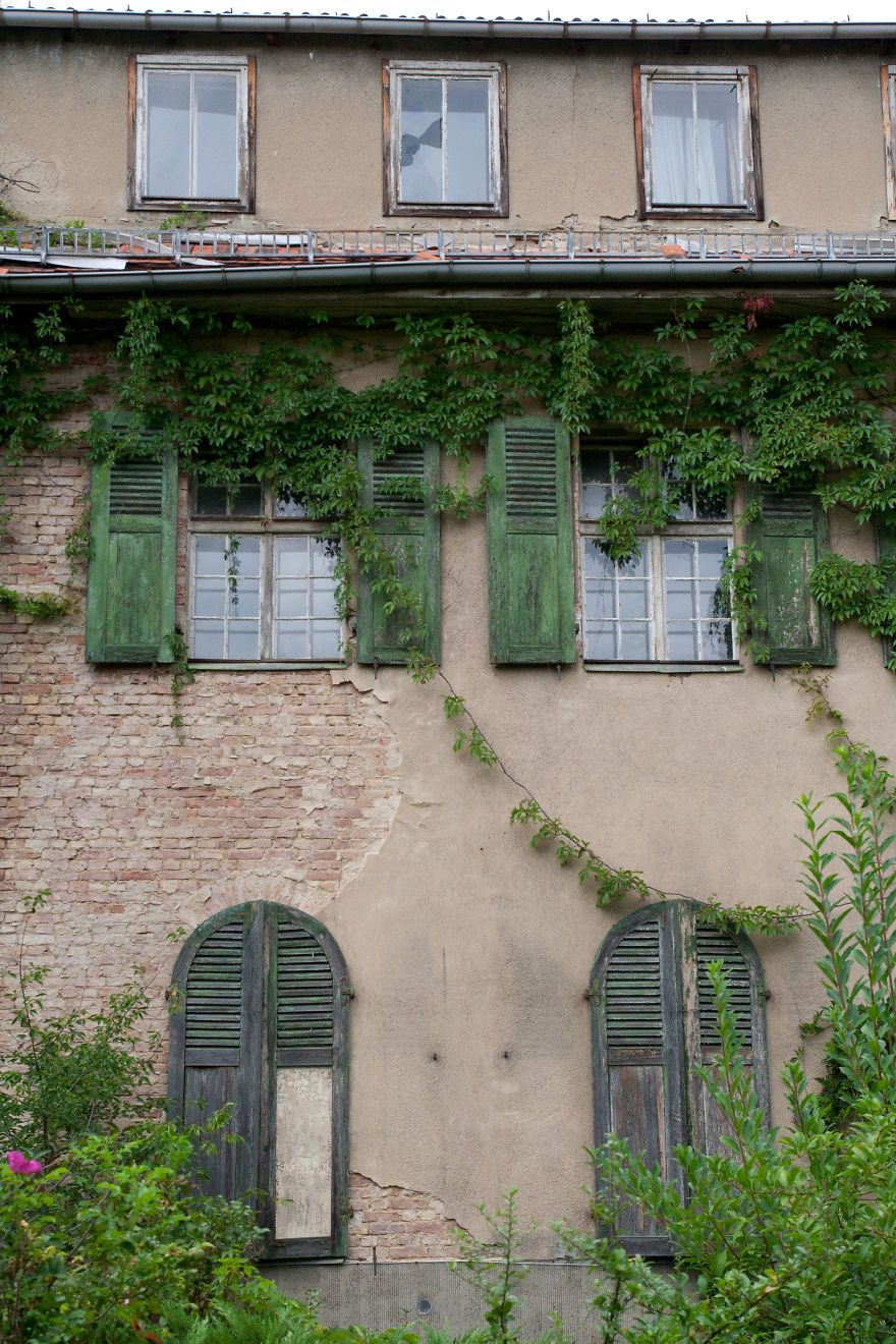 Exploring A Former Lung Hospital Next To Berlin