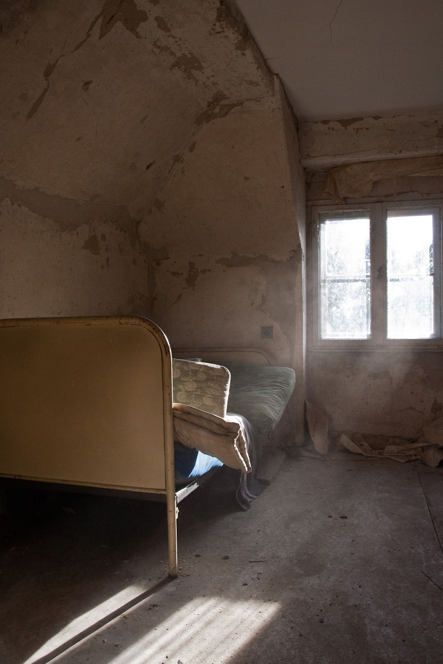 Exploring A Former Lung Hospital Next To Berlin