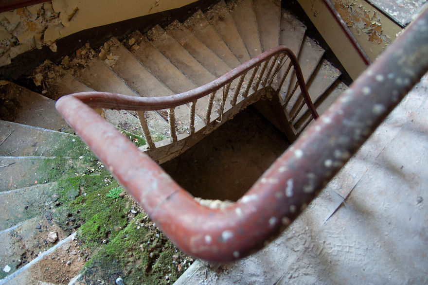 Exploring A Former Lung Hospital Next To Berlin