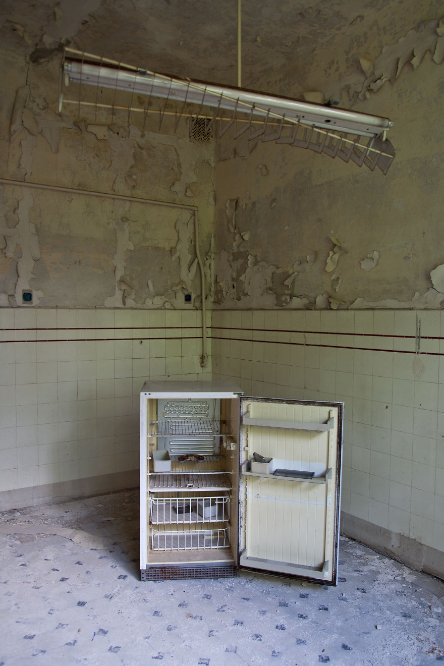 Exploring A Former Lung Hospital Next To Berlin