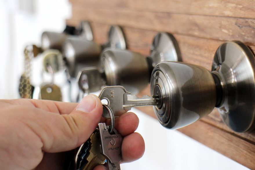DIY Doorknob Key Rack