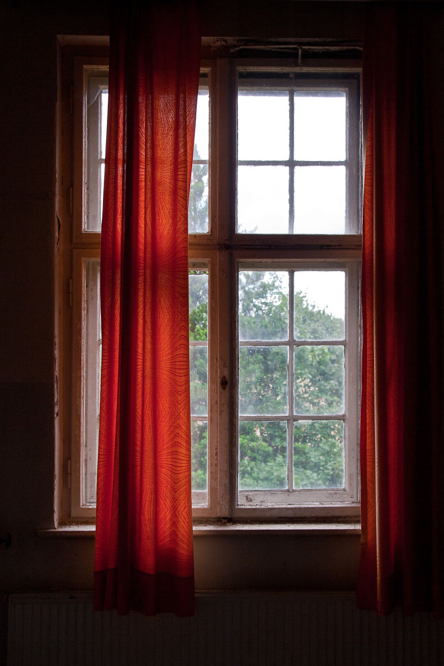 Exploring A Former Lung Hospital Next To Berlin