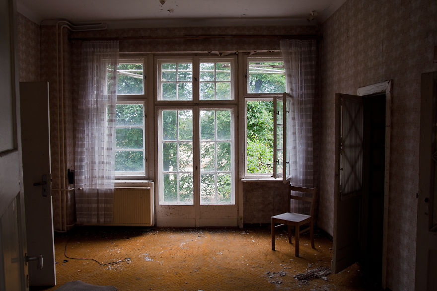 Exploring A Former Lung Hospital Next To Berlin