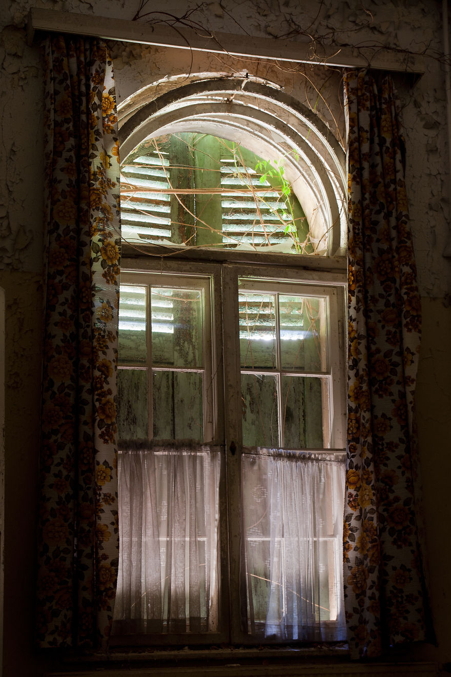 Exploring A Former Lung Hospital Next To Berlin
