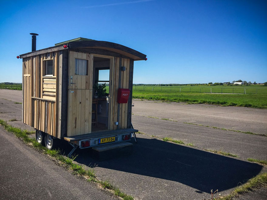 I Made A Tiny Office On Wheels So I Could Work In A Different Place Every Day