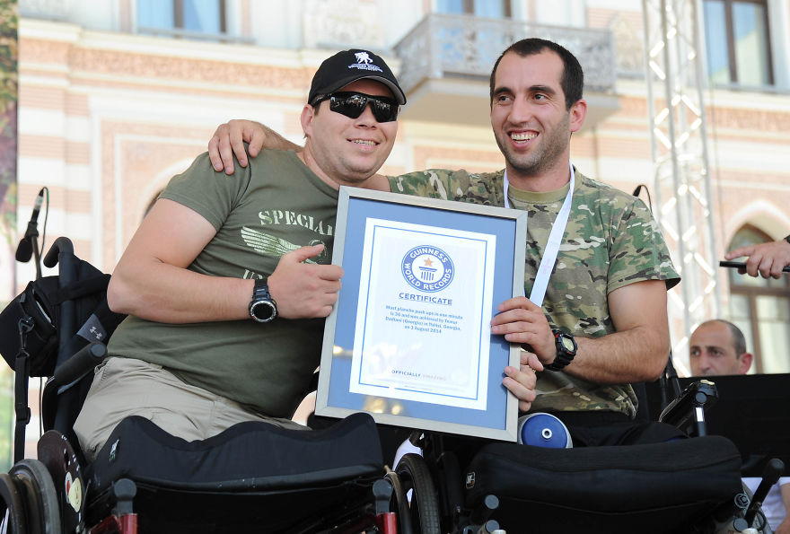 Inspiring Story Of A Double Amputee Soldier Who Doesn't Let The Injury Stand In His Way
