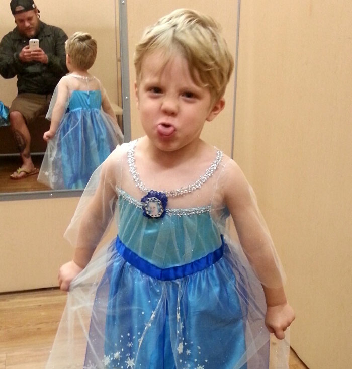 Boy Wanted To Be Elsa For Halloween And His Dad Had The Best Response Possible