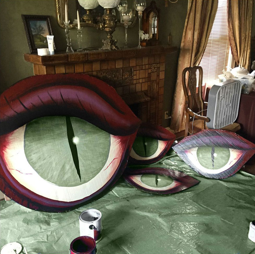 Artist Turns Parents' Home Into Haunted House Straight Out Of A Tim Burton Film