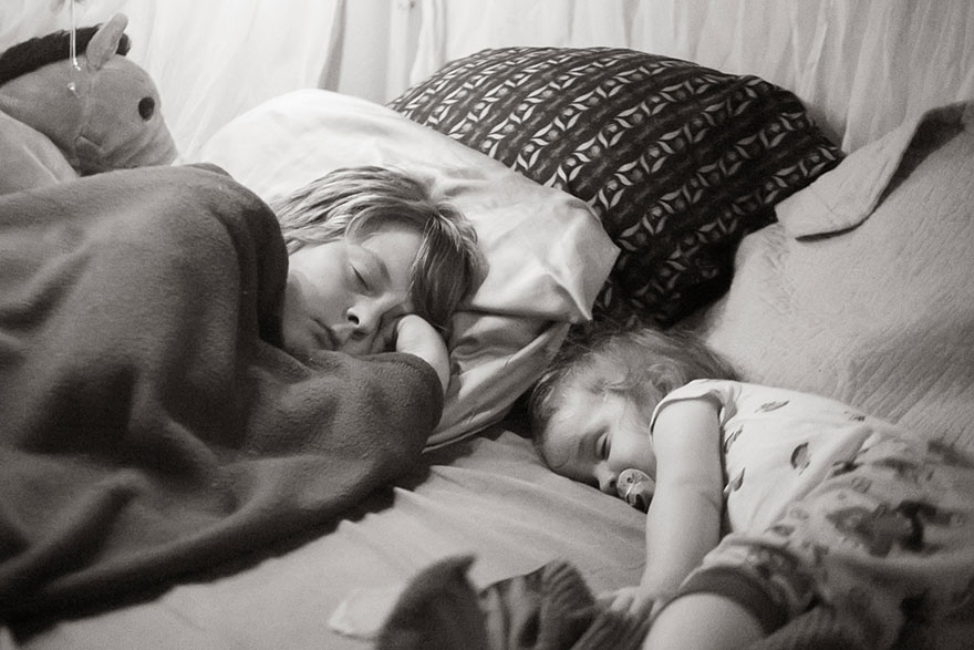 ikea-bed-hack-five-kids-family-sleep-together-elizabeth-boyce-10